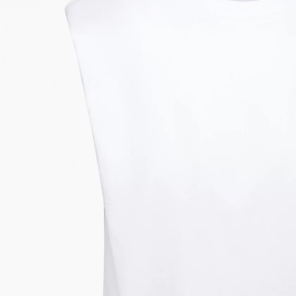 Aritizia white t-shirt with shoulder pads. Sold out online in medium! Worn once - Picture 6 of 6